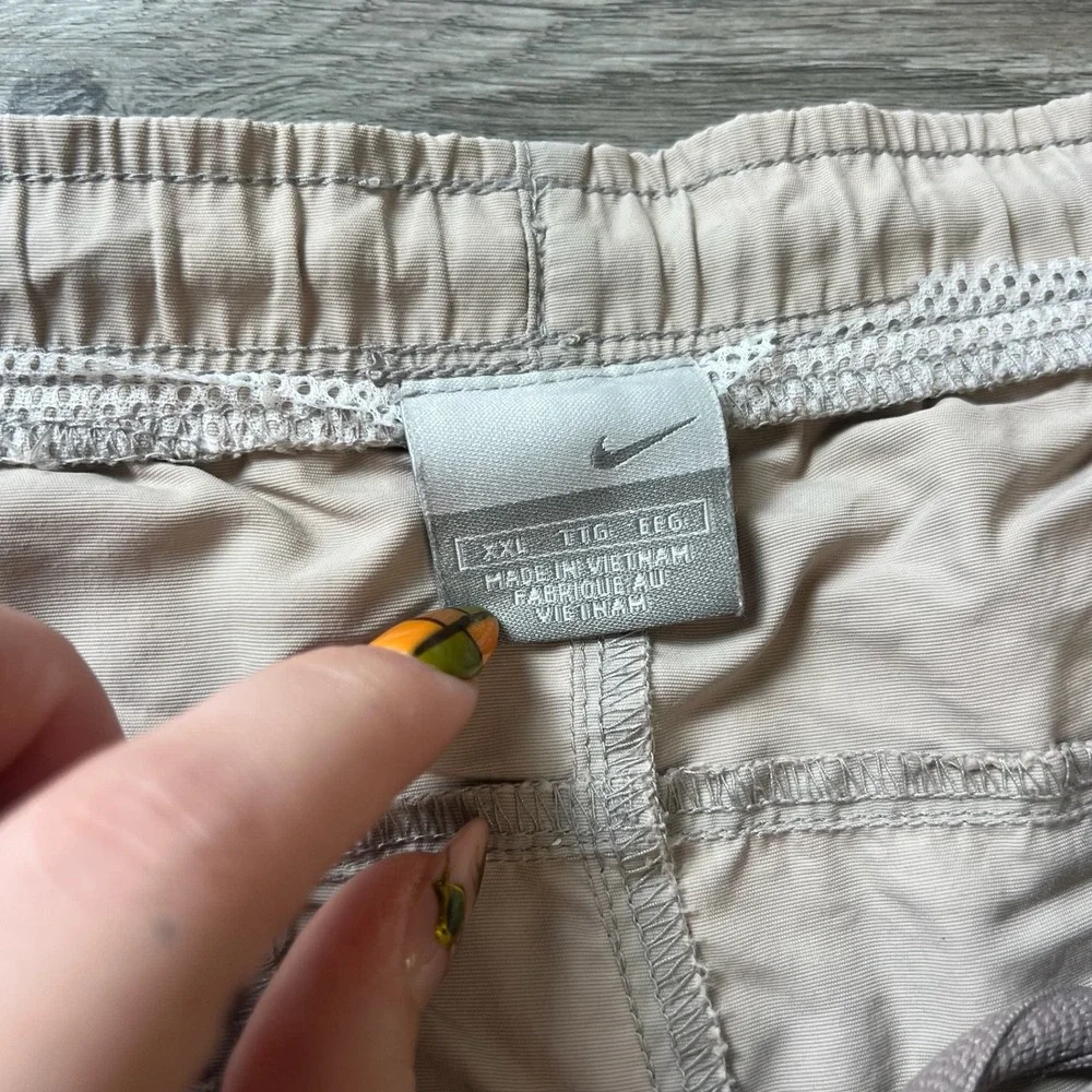 Nike Shorts Mens XXL Tan Black Stripe‎ Athletic Hiking Gorpcore Casual Utility